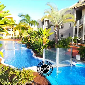 Well Refined - Stunning Pool Appartement
